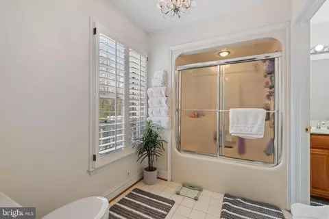Bath - 301 Sturtons Ln, Pasadena, MD 21122 photo 2 of 4