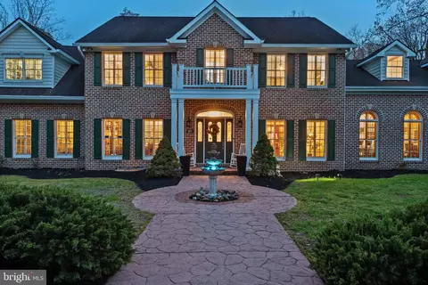 Exterior - 301 Sturtons Ln, Pasadena, MD 21122 photo 6 of 10