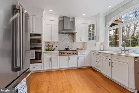 Kitchen - 301 Sturtons Ln, Pasadena, MD 21122 photo 2 of 2