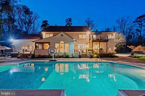 Exterior - 301 Sturtons Ln, Pasadena, MD 21122 photo 9 of 10