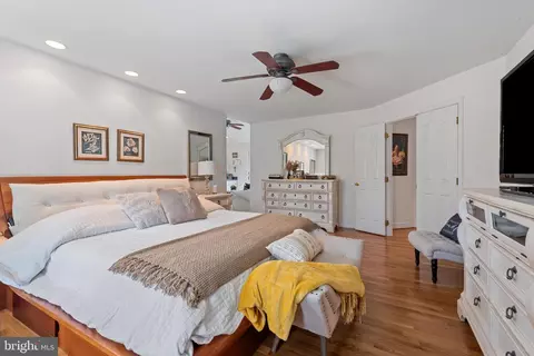 Bedroom - 301 Sturtons Ln, Pasadena, MD 21122 photo 4 of 6
