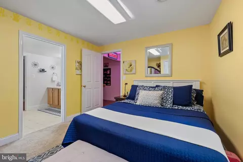 Bedroom - 301 Sturtons Ln, Pasadena, MD 21122 photo 5 of 6