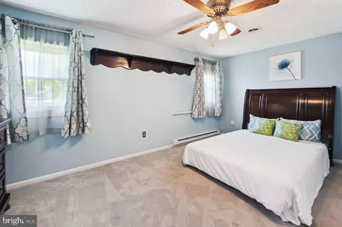 Bedroom - 351 Bar Harbor Rd, Pasadena, MD 21122 photo 3 of 6