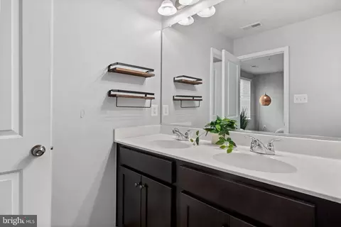 Bath - 1614 Belle Dr, Annapolis, MD 21401 photo 2 of 3