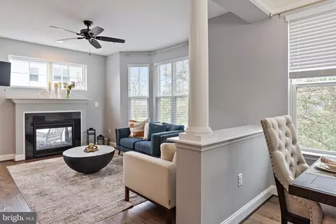 Living - 1614 Belle Dr, Annapolis, MD 21401 photo 3 of 3