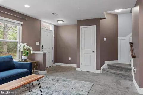 Entry Way - 1614 Belle Dr, Annapolis, MD 21401 photo 1 of 4