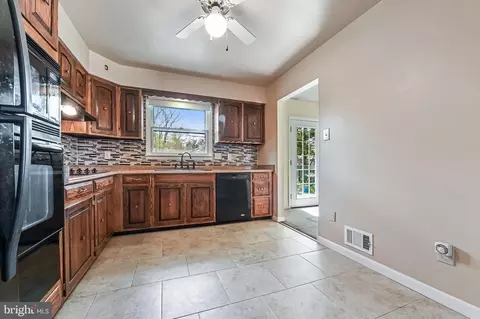 Kitchen - 3517 S River Ter, Edgewater, MD 21037 photo 1 of 3