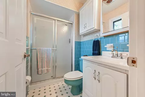 Bath - 3517 S River Ter, Edgewater, MD 21037 photo 1 of 3