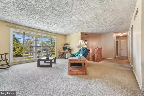 Living - 3517 S River Ter, Edgewater, MD 21037 photo 2 of 5