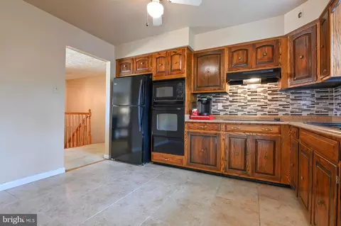 Kitchen - 3517 S River Ter, Edgewater, MD 21037 photo 3 of 3