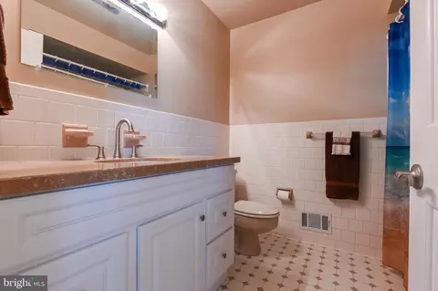 Bath - 3517 S River Ter, Edgewater, MD 21037 photo 2 of 3