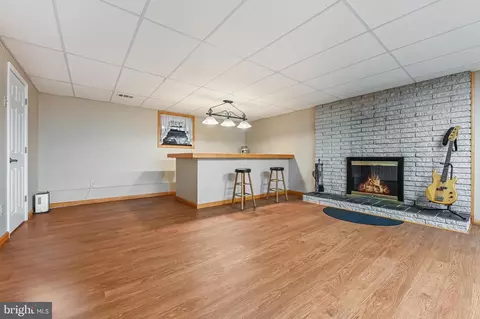 Living - 3517 S River Ter, Edgewater, MD 21037 photo 5 of 5