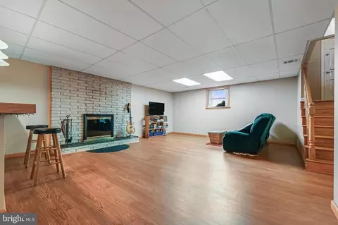 Living - 3517 S River Ter, Edgewater, MD 21037 photo 3 of 5