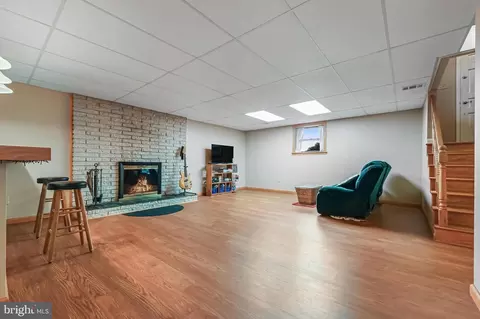 Living - 3517 S River Ter, Edgewater, MD 21037 photo 4 of 5