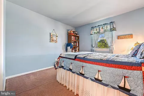 Bedroom - 3517 S River Ter, Edgewater, MD 21037 photo 4 of 6