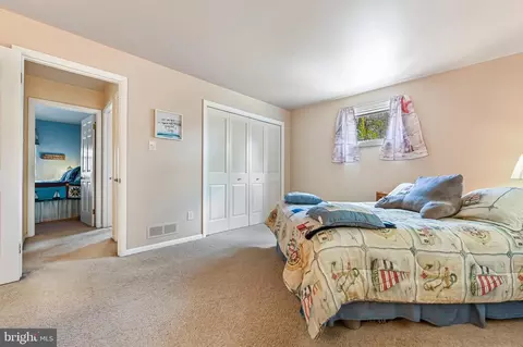 Bedroom - 3517 S River Ter, Edgewater, MD 21037 photo 2 of 6