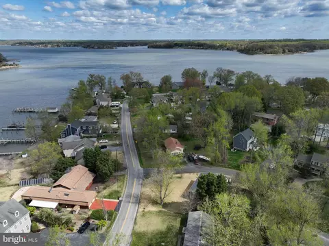 View/Area - 3517 S River Ter, Edgewater, MD 21037 photo 2 of 11