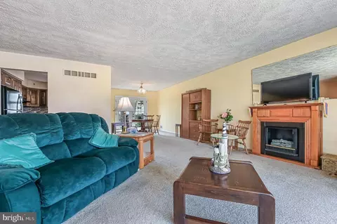 Living - 3517 S River Ter, Edgewater, MD 21037 photo 1 of 5