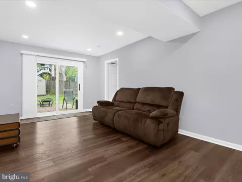 1717 Fallsway Dr, Crofton, MD 21114 photo 9