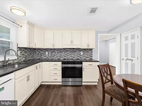 1717 Fallsway Dr, Crofton, MD 21114 photo 2
