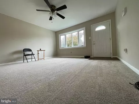 Living - 7944 Tick Neck Rd, Pasadena, MD 21122 photo 3 of 7