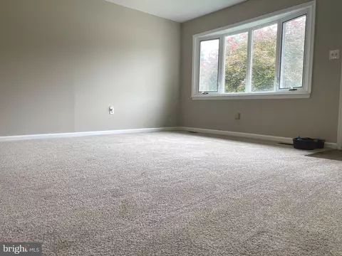 Living - 7944 Tick Neck Rd, Pasadena, MD 21122 photo 4 of 7