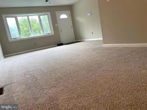 Living - 7944 Tick Neck Rd, Pasadena, MD 21122 photo 2 of 7