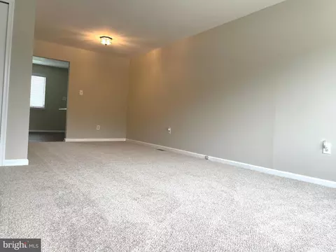 Living - 7944 Tick Neck Rd, Pasadena, MD 21122 photo 5 of 7