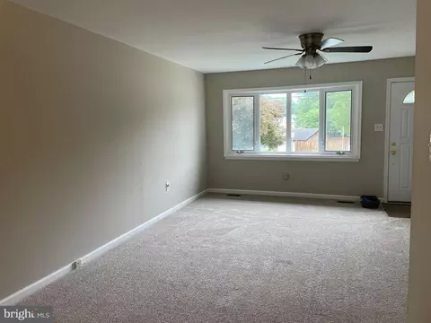 Living - 7944 Tick Neck Rd, Pasadena, MD 21122 photo 7 of 7
