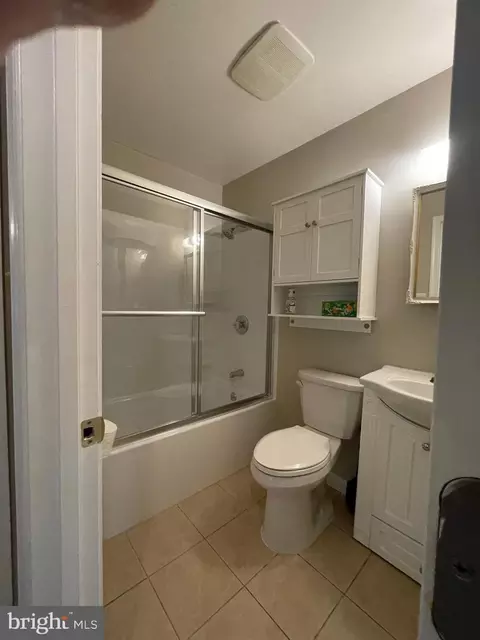 Bath - 7944 Tick Neck Rd, Pasadena, MD 21122 photo 3 of 6