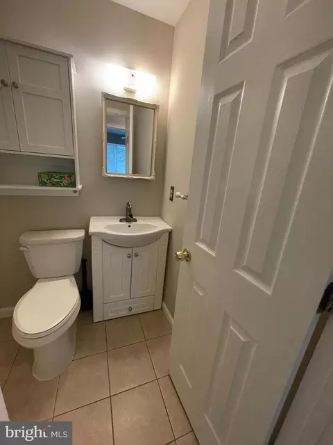 Bath - 7944 Tick Neck Rd, Pasadena, MD 21122 photo 2 of 6