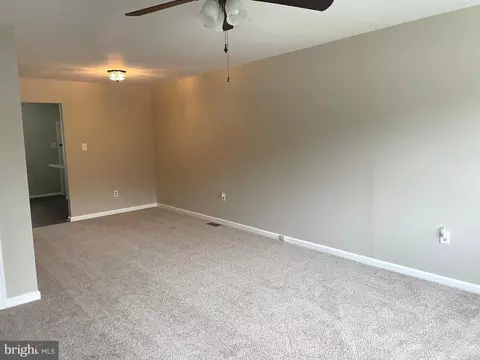 Living - 7944 Tick Neck Rd, Pasadena, MD 21122 photo 6 of 7