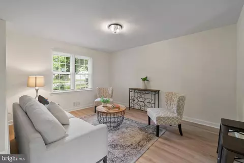 Living - 33 Sheridan Rd, Arnold, MD 21012 photo 1 of 2