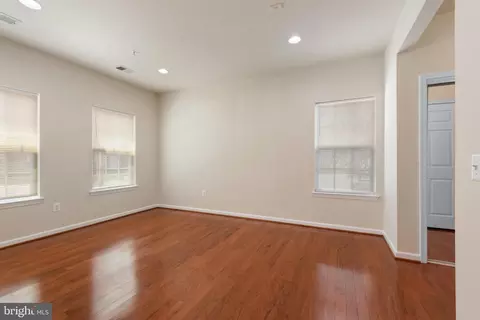 Living - 1624 Hardwick Ct #101, Hanover, MD 21076 photo 7 of 7
