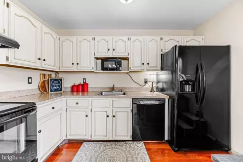 Kitchen - 813 224th St, Pasadena, MD 21122 photo 3 of 3