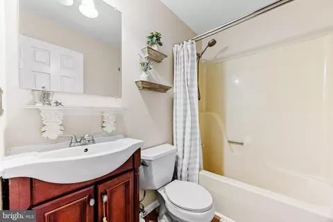 Bath - 813 224th St, Pasadena, MD 21122 photo 1 of 3