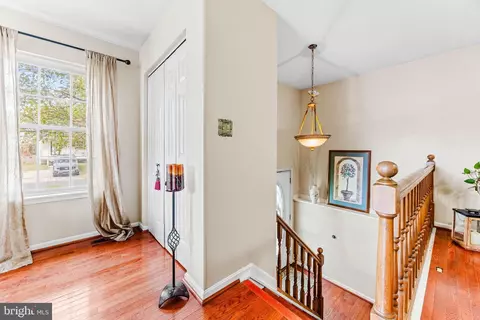 Entry Way - 813 224th St, Pasadena, MD 21122 photo 4 of 7