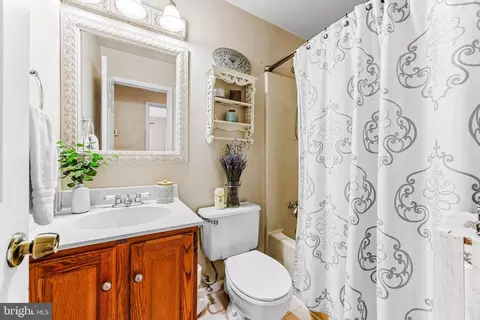 Bath - 813 224th St, Pasadena, MD 21122 photo 2 of 3