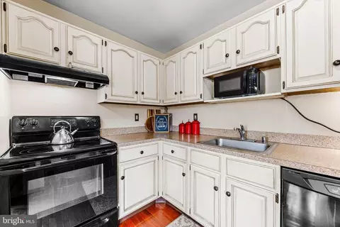 Kitchen - 813 224th St, Pasadena, MD 21122 photo 2 of 3