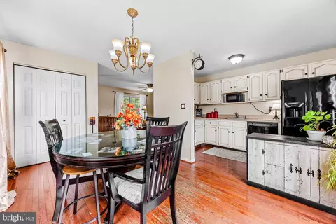 Dining - 813 224th St, Pasadena, MD 21122 photo 3 of 4