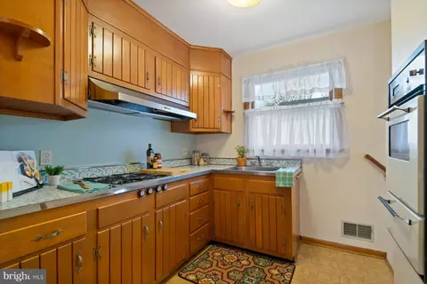 8516 Jenkins Rd, Pasadena, MD 21122 photo 7