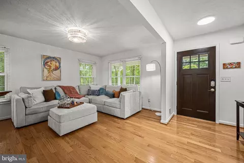 409 Magothy Bridge Rd, Pasadena, MD 21122 photo 5