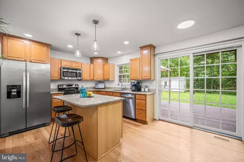 409 Magothy Bridge Rd, Pasadena, MD 21122 photo 15
