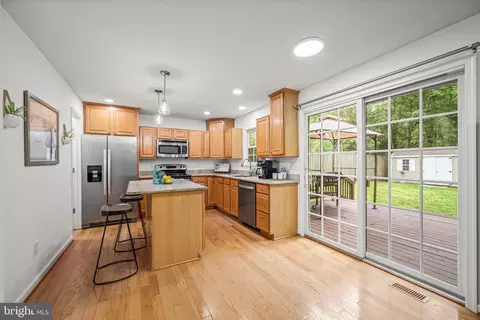 409 Magothy Bridge Rd, Pasadena, MD 21122 photo 14