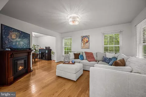 409 Magothy Bridge Rd, Pasadena, MD 21122 photo 4