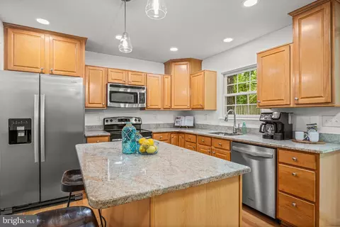 409 Magothy Bridge Rd, Pasadena, MD 21122 photo 16