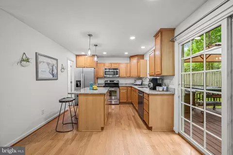 409 Magothy Bridge Rd, Pasadena, MD 21122 photo 12