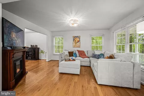 409 Magothy Bridge Rd, Pasadena, MD 21122 photo 3