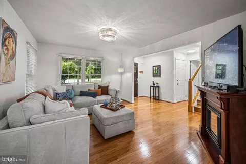 409 Magothy Bridge Rd, Pasadena, MD 21122 photo 6