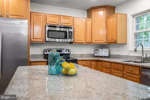 409 Magothy Bridge Rd, Pasadena, MD 21122 photo 17
